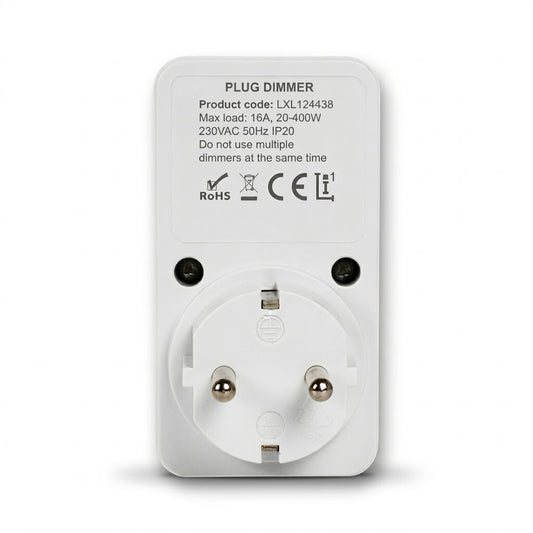 Een staande witte Plug Dimmer adapter voor LED-lampen, gepresenteerd met zachte contact- en valschaduwen op een witte achtergrond, waardoor diepte en een verhoogde positie worden gesuggereerd. De specificatietekst op de achterkant is duidelijk zichtbaar.