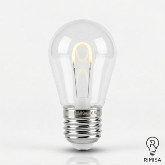 Een premium foto van een 0.6W prikkabel ledlamp warm witte U-vormige filament lamp met polycarbonaat kap, subtiel weerspiegeld op een witte achtergrond.