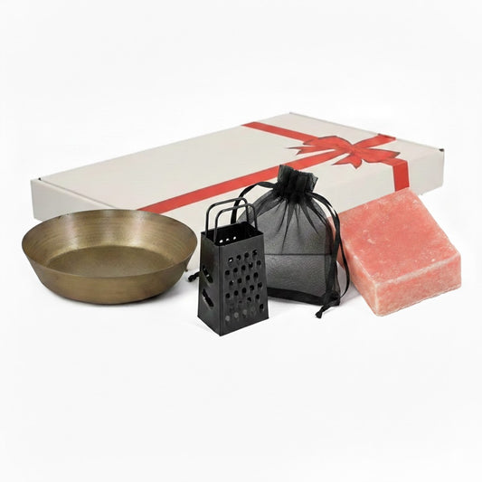 Amberblokjes kado met amberblokje, schaaltje en minirasp in een luxe geschenkverpakking van Rimisa.