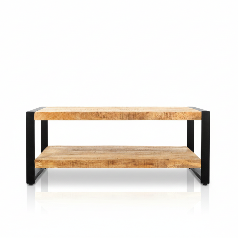 Robuuste Britt salontafel van massief mango hout met onderblad in warme woonkamer