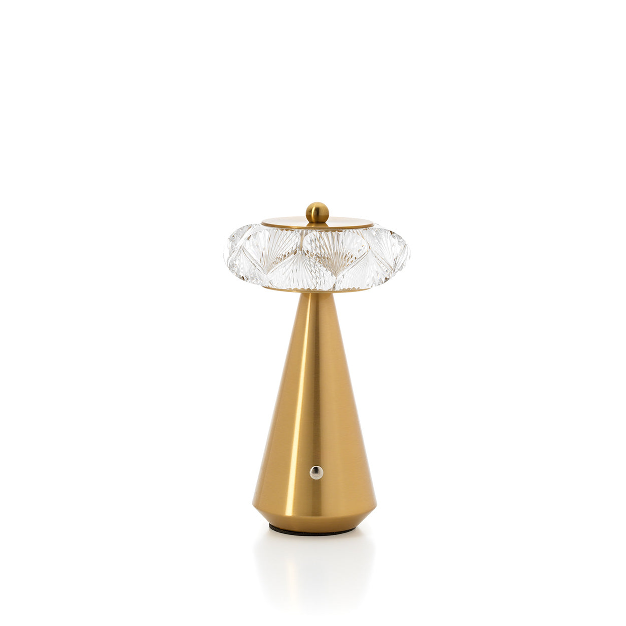 Luxe Diamond Diva LED-lamp van Bazar Bizar met een goudkleurige voet en een kap van geslepen kristalglas, gepresenteerd als elegant woonaccessoire bij Rimisa.
