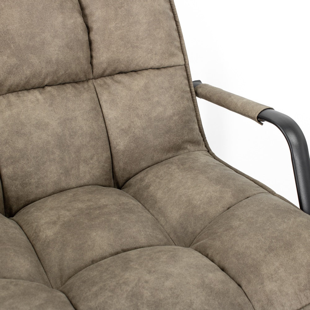 Detail van de Hidde draaifauteuil in taupe microvezel cowboy stof met een zachte en stevige structuur Rimisa