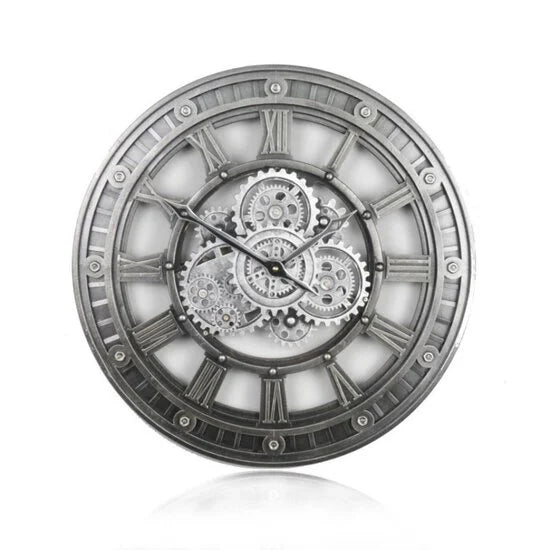 Vooraanzicht van de zilverkleurige industriële wandklok Nora met een diameter van 46cm en zichtbare tandwielen rimisa.
