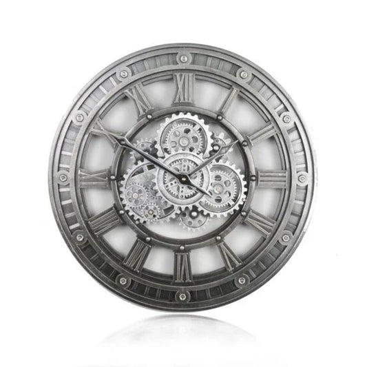 Vooraanzicht van de zilverkleurige industriële wandklok Nora met een diameter van 46cm en zichtbare tandwielen rimisa.