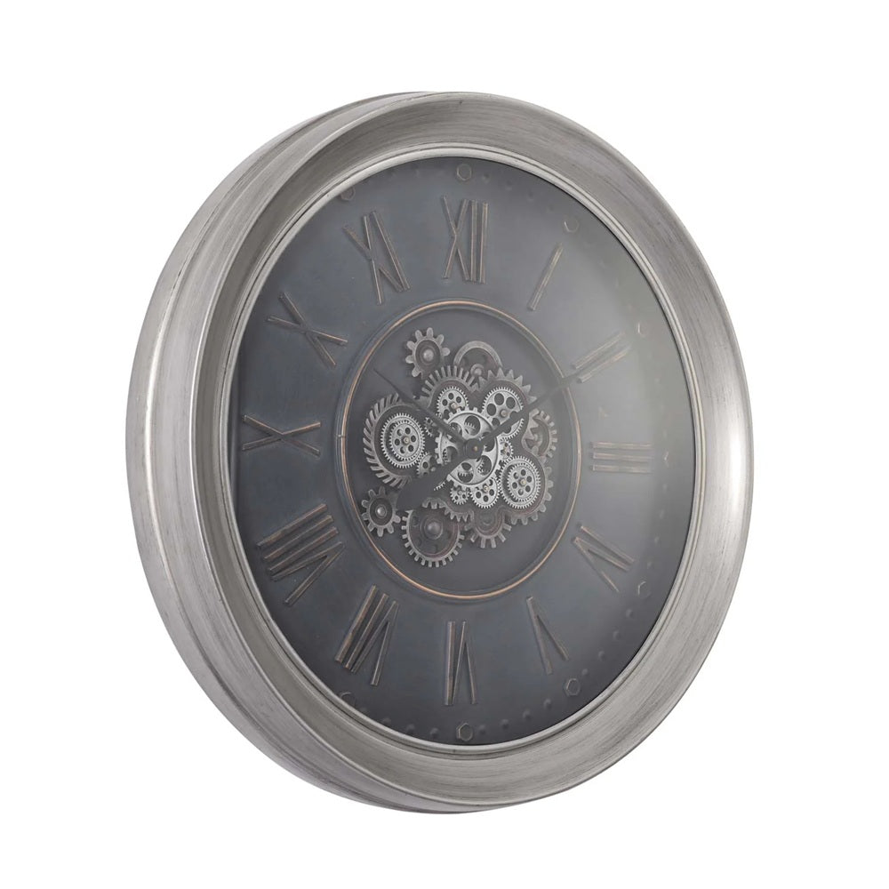Zijaanzicht van de Maddox L industriële wandklok met metalen rand, Romeinse cijfers en zichtbaar tandwielmechanisme.