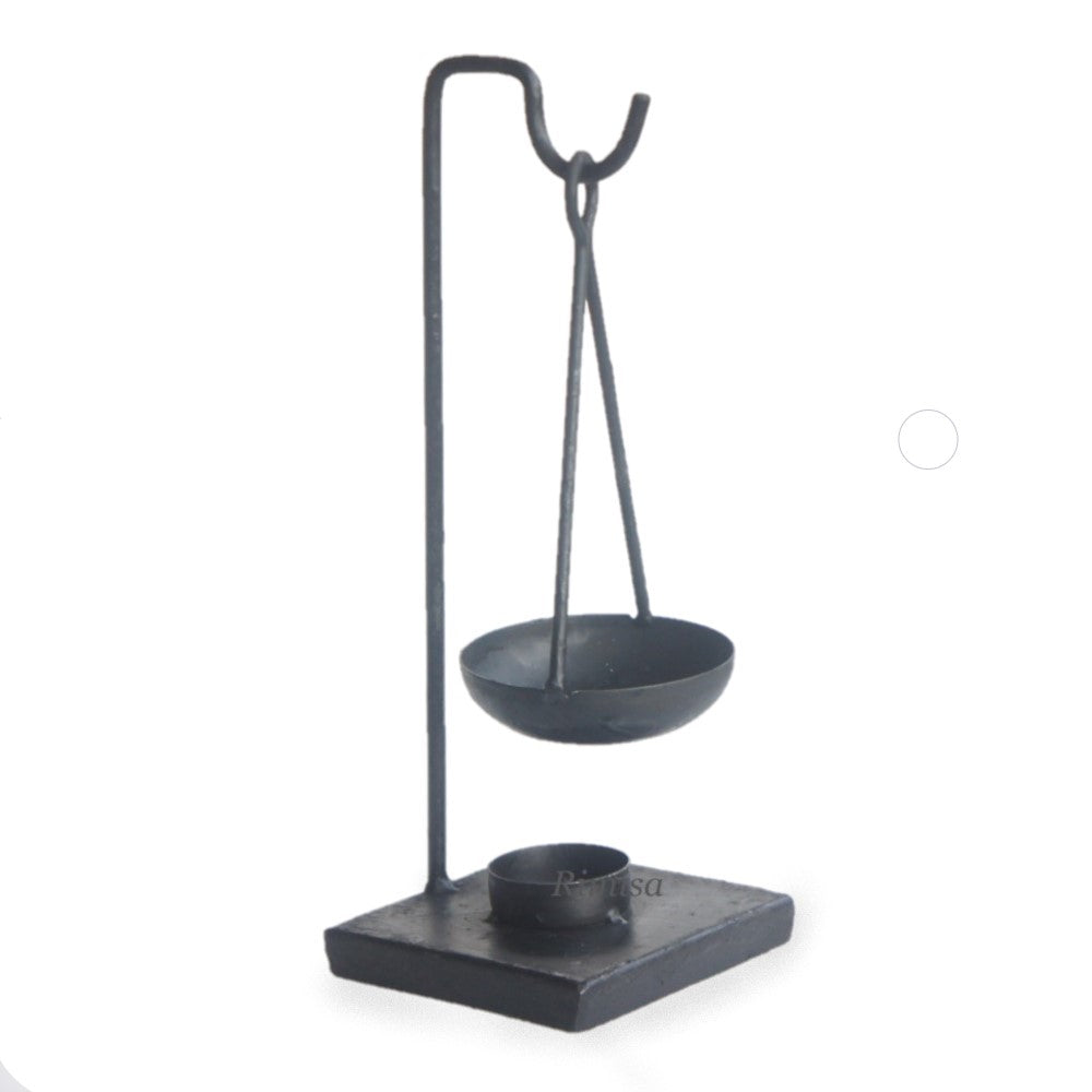 Hangende metalen geurbrander in mat zwart design voor het sfeervol branden van amberblokjes van Rimisa