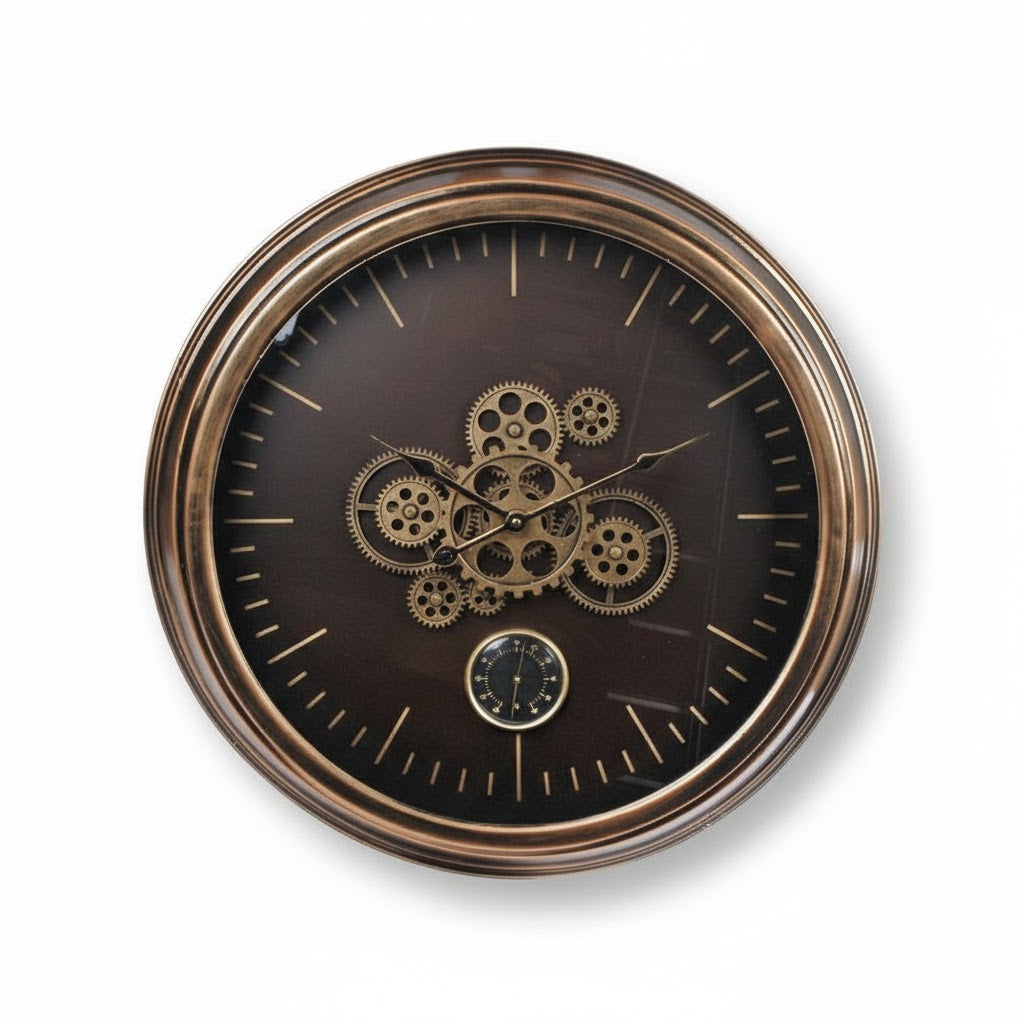 Ronde industriële radarklok Budapest in antiek goud met zichtbare tandwielen en thermometer, 58,5 cm diameter.