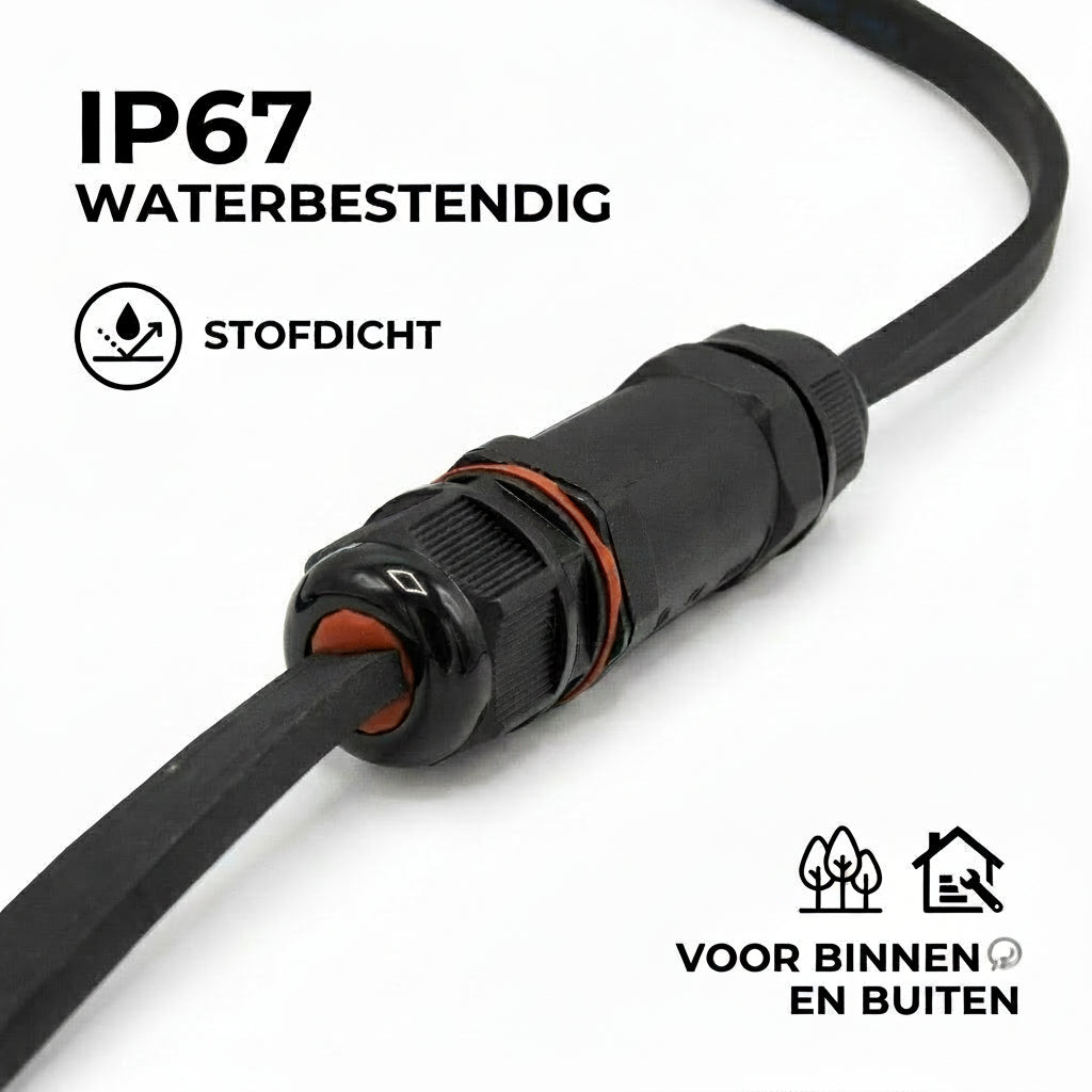 Een close-up van een robuuste zwarte IP67 waterbestendige connector die twee zwarte platte prikkabels met elkaar verbindt. De connector heeft zwarte, getextureerde plastic wartels en een opvallende rode rechthoekige afdichtingsring, die een water- en stofdichte verbinding garanderen, perfect voor gebruik zowel binnen als buiten